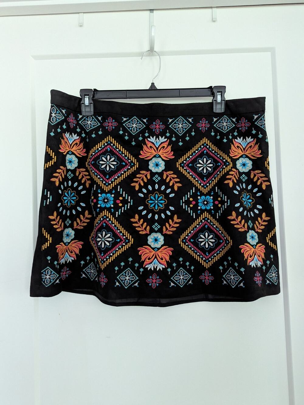 Savanna Jane Short Skirt 2X Black Multicolor Embroidery Lined Aztec Bohemian EUC